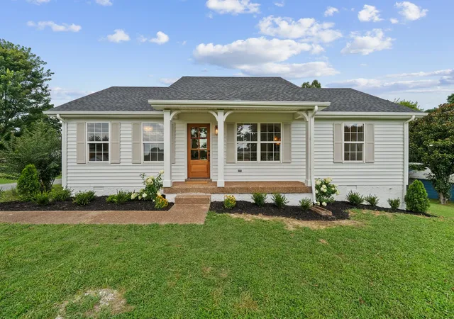Homes for sale in Ashland City, TN | 1132 Peter Pond Rd, Ashland City, TN 37015 | MLS# 3261153