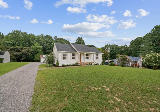 Homes for sale in Ashland City, TN | 1132 Peter Pond Rd, Ashland City, TN 37015 | MLS# 3261153