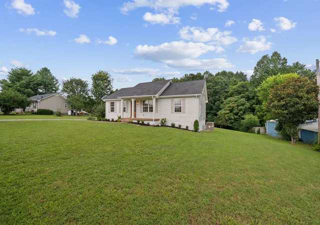 Homes for sale in Ashland City, TN | 1132 Peter Pond Rd, Ashland City, TN 37015 | MLS# 3261153