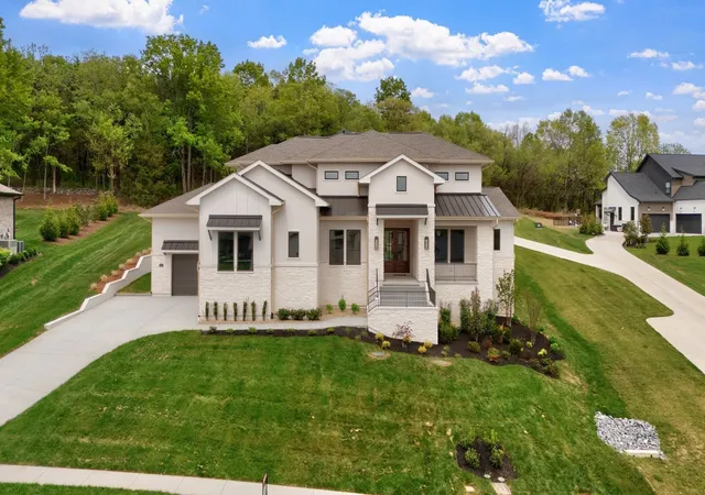 Photo 1 of Single family home for sale at 6066 Lookaway Cir, Franklin, TN 37067 | MLS# 3261047 | Listing updated on 2026-09-18