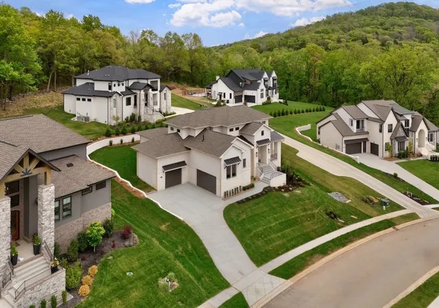 Photo 3 of Single family home for sale at 6066 Lookaway Cir, Franklin, TN 37067 | MLS# 3261047 | Listing updated on 2026-09-18