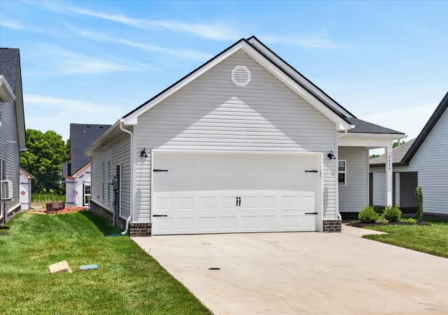 Homes for sale in Clarksville, TN | 2696 Brewster Dr, Clarksville, TN 37042 | MLS# 3262106