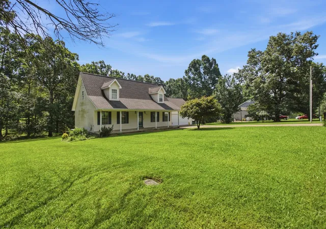 1st image of 115 Pin Oaks Ln, Hohenwald, TN 38462 | MLS# 3298116