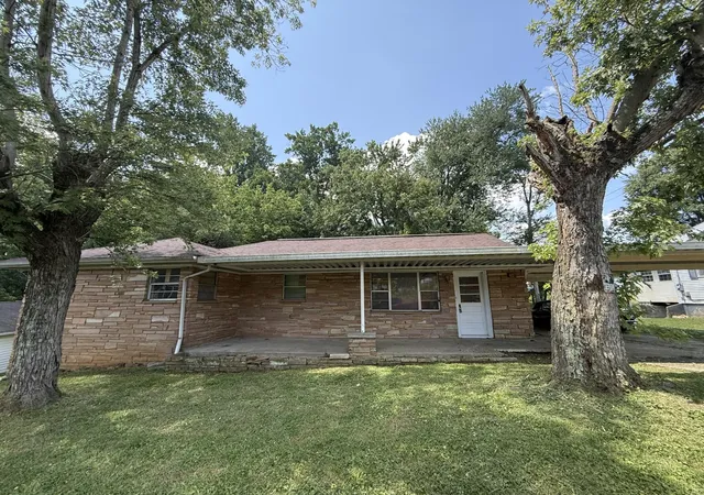 Homes for sale in Harriman, TN | 419 Carlock Avenue, Harriman, TN 37748 | MLS# 3261133