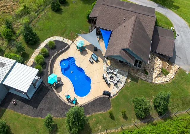 Photo 1 of Single family home for sale at 812 New Shackle Is Rd, Hendersonville, TN 37075 | MLS# 3272057 | Listing updated on 2026-10-07