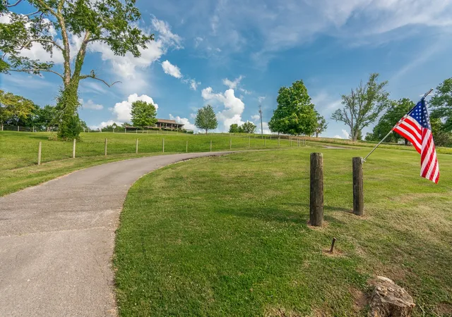 2nd image of 812 New Shackle Island Rd, Hendersonville, TN 37075 | MLS# 3272057