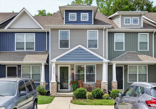 Photo 2 of Townhouse for sale at 223 Woodland Valley Ln, Clarksville, TN 37040 | MLS# 3270721 | Listing updated on 2026-08-31