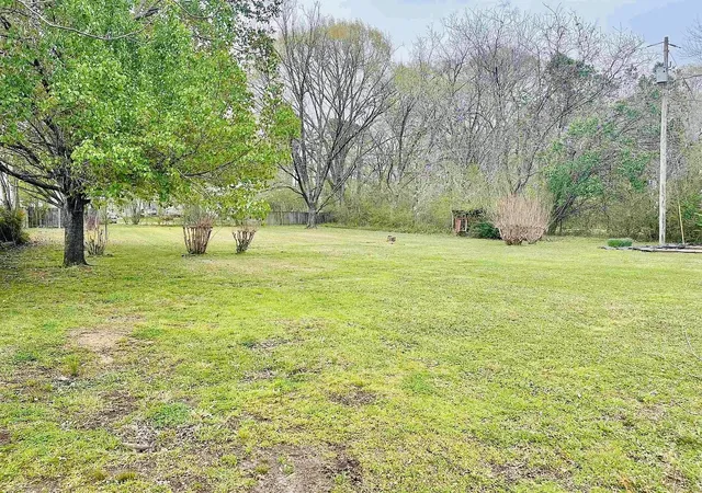 Homes for sale in Selmer, TN | 322 Poplar Ave E, Selmer, TN 38375 | MLS# 3263490