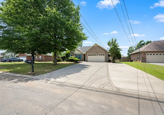 Homes for sale in Smyrna, TN | 9007 Lomond Dr, Smyrna, TN 37167 | MLS# 3261435