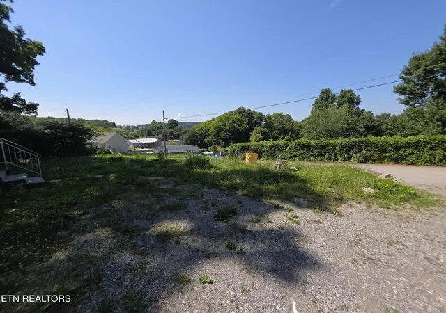 Homes for sale in Sweetwater, TN | 1101 Beardshire St, Sweetwater, TN 37874 | MLS# 3261402