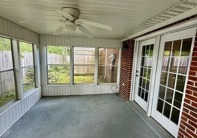 Homes for sale in Tullahoma, TN | 1600 N Washington St, Tullahoma, TN 37388 | Houzeo