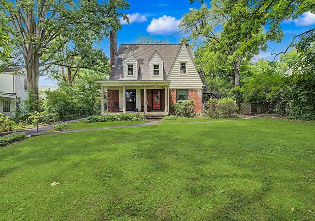 Photo 1 of Single family home for sale at 1718 Green Hills Dr, Nashville, TN 37215 | MLS# 3282435 | Listing updated on 2026-09-21