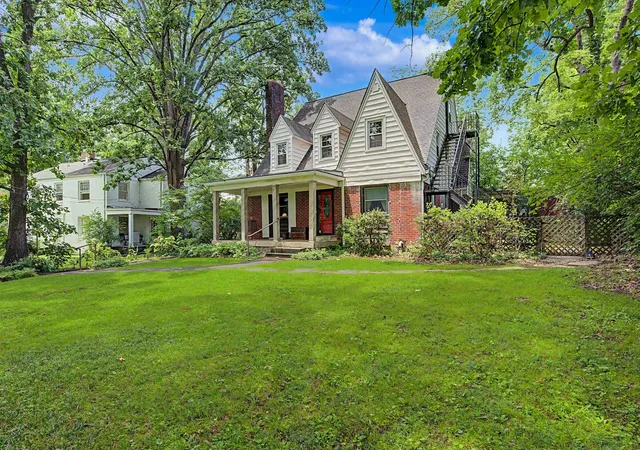 Photo 2 of Single family home for sale at 1718 Green Hills Dr, Nashville, TN 37215 | MLS# 3282435 | Listing updated on 2026-09-21