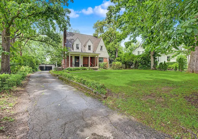 Photo 3 of Single family home for sale at 1718 Green Hills Dr, Nashville, TN 37215 | MLS# 3282435 | Listing updated on 2026-09-21