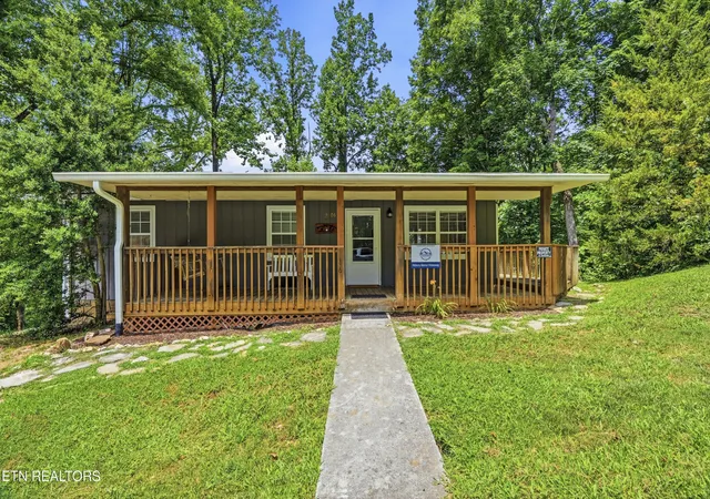 Photo 2 of Single family home for sale at 2106 Hickory Manor Rd, Sevierville, TN 37862 | MLS# 3261473 | Listing updated on 2026-09-19