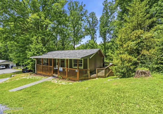 2nd image of 2106 Hickory Manor Rd, Sevierville, TN 37862 | MLS# 3261473