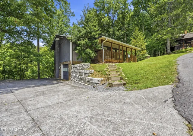 3rd image of 2106 Hickory Manor Rd, Sevierville, TN 37862 | MLS# 3261473