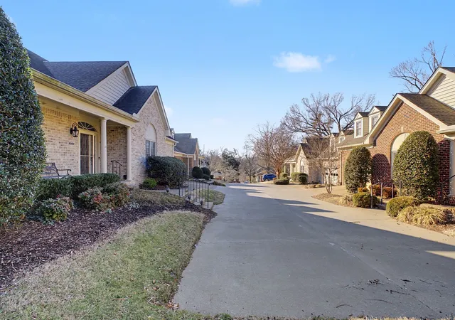 Photo 3 of Single family home for sale at 2814b White Oak Dr, Nashville, TN 37215 | MLS# 3285578 | Listing updated on 2026-09-04