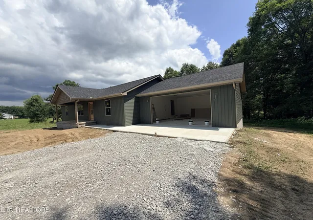 Homes for sale in Jamestown, TN | 352 Old Wes Baldwin Rd, Jamestown, TN 38556 | MLS# 3261538