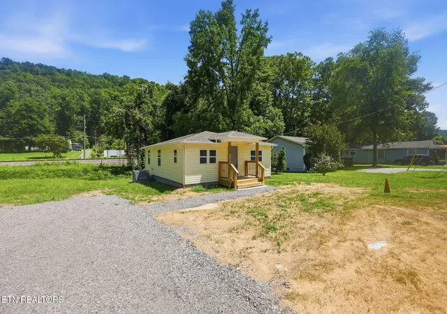 Homes for sale in Oliver Springs, TN | 210 E Spring St, Oliver Springs, TN 37840 | MLS# 3261558