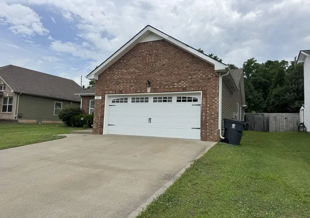 Photo 3 of Single family home for sale at 1011 Orchard Hills Dr, Clarksville, TN 37040 | MLS# 3261936 | Listing updated on 2026-09-25