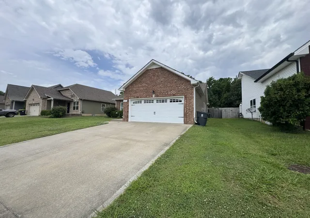 Photo 4 of Single family home for sale at 1011 Orchard Hills Dr, Clarksville, TN 37040 | MLS# 3261936 | Listing updated on 2026-09-25