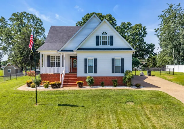 Homes for sale in Dickson, TN | 109 Hillside Dr, Dickson, TN 37055 | MLS# 3261954