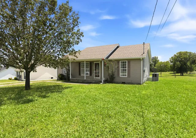 Homes for sale in Shelbyville, TN | 405 Fairway Grn, Shelbyville, TN 37160 | MLS# 3261971