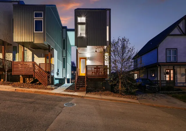 Photo 1 of Townhouse for sale at 207 Old Mountain Rd, Chattanooga, TN 37409 | MLS# 3262030 | Listing updated on 2026-07-08