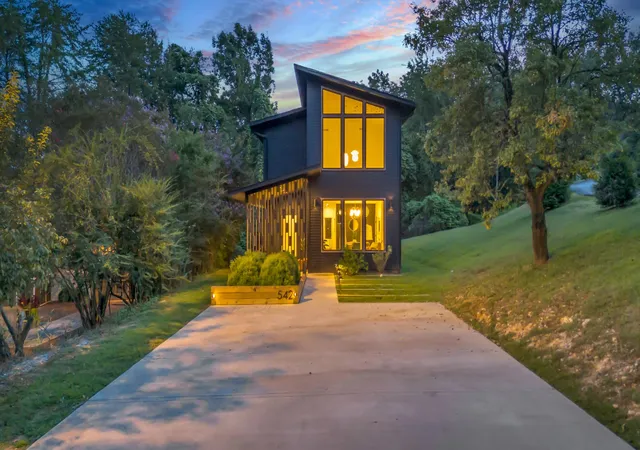 Photo 1 of Single family home for sale at 542 Alexander Dr, Chattanooga, TN 37415 | MLS# 3262029 | Listing updated on 2026-07-07