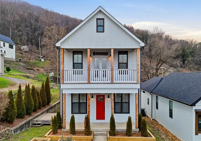 Photo 2 of Single family home for sale at 3819 Longview Dr, Chattanooga, TN 37409 | MLS# 3262037 | Listing updated on 2026-07-11