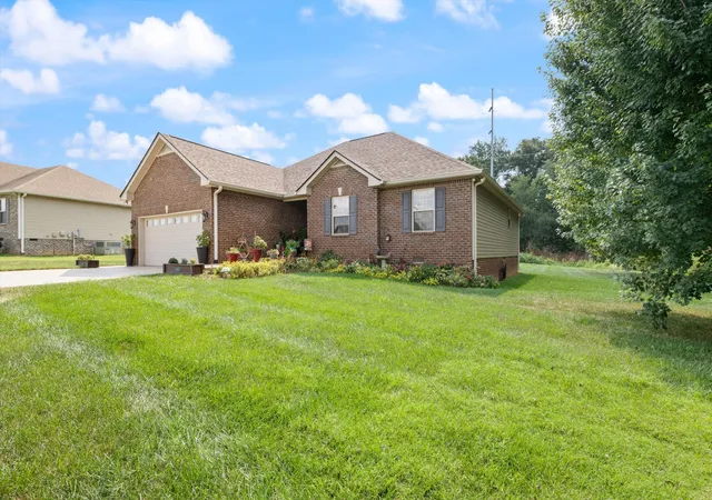 Photo 1 of Single family home for sale at 130 Beaver Crk Dr, Portland, TN 37148 | MLS# 3594377 | Listing updated on 2026-09-21