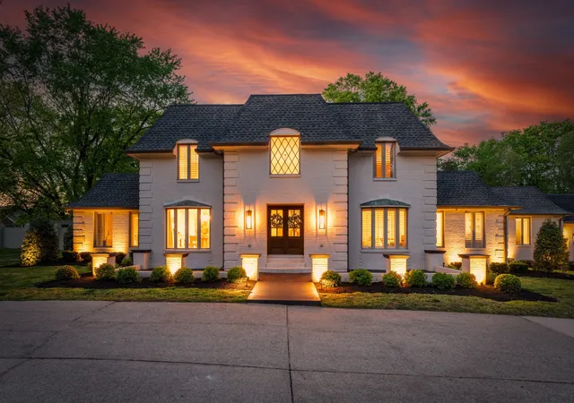 Photo 1 of Mansion for sale at 110 Poplar St, Franklin, TN 37064 | MLS# 3264118 | Listing updated on 2026-09-08