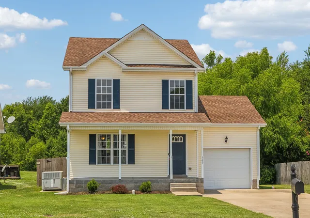 Photo 1 of Sale Pending at 565 Oakmont Dr, Clarksville, TN 37042 | MLS# 3262090 | Listing updated on 2026-10-03