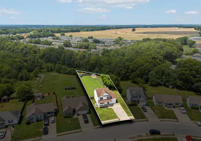 Photo 1 of Sale Pending at 565 Oakmont Dr, Clarksville, TN 37042 | MLS# 3262090 | Listing updated on 2026-10-03