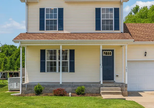 Photo 2 of Sale Pending at 565 Oakmont Dr, Clarksville, TN 37042 | MLS# 3262090 | Listing updated on 2026-10-03