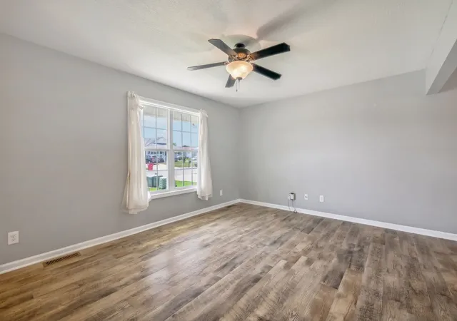Photo 4 of Sale Pending at 565 Oakmont Dr, Clarksville, TN 37042 | MLS# 3262090 | Listing updated on 2026-10-03