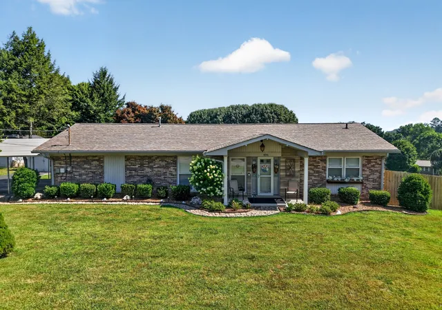 Homes for sale in Sparta, TN | 496 Sunset Dr, Sparta, TN 38583 | MLS# 3262658