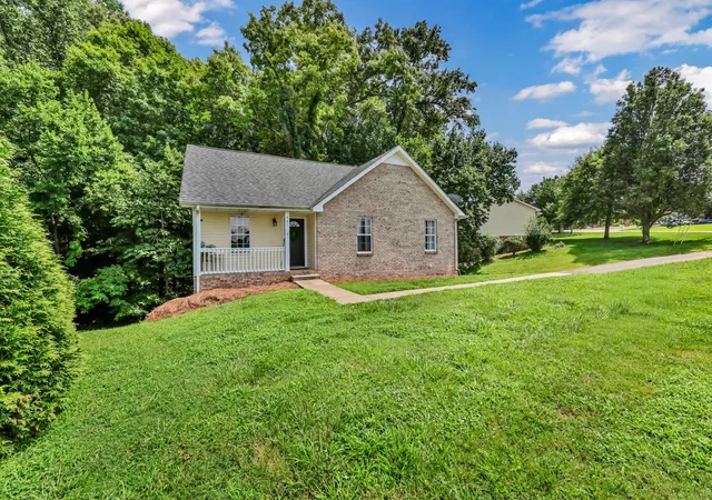 Photo 1 of Single family home for sale at 931 Drum Ln, Clarksville, TN 37043 | MLS# 3267464 | Listing updated on 2026-08-29