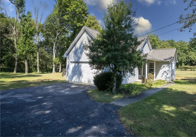 Photo 3 of Single family home for sale at 358 Bookout Ln, Cowan, TN 37318 | MLS# 3262550 | Listing updated on 2026-10-11