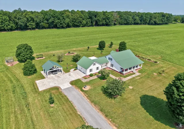 Homes for sale in Fayetteville, TN | 214 Camargo Rd, Fayetteville, TN 37334 | MLS# 3269870