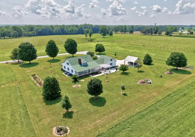 Homes for sale in Fayetteville, TN | 214 Camargo Rd, Fayetteville, TN 37334 | MLS# 3269870