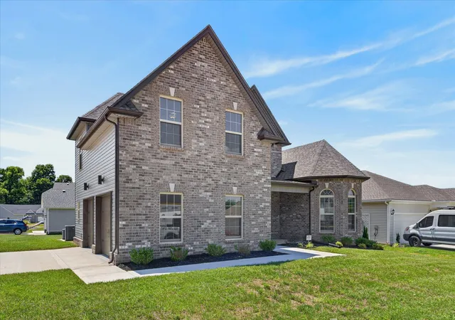 Photo 3 of Single family home for sale at 734 Shoemaker Ln, Clarksville, TN 37043 | MLS# 3262691 | Listing updated on 2026-09-19