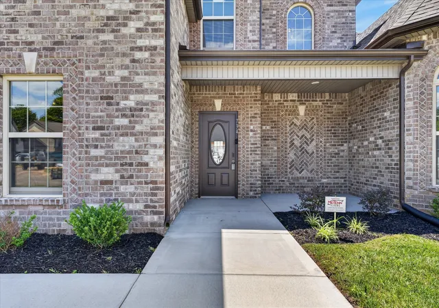 Photo 3 of Single family home for sale at 734 Shoemaker Ln, Clarksville, TN 37043 | MLS# 3262691 | Listing updated on 2026-09-19