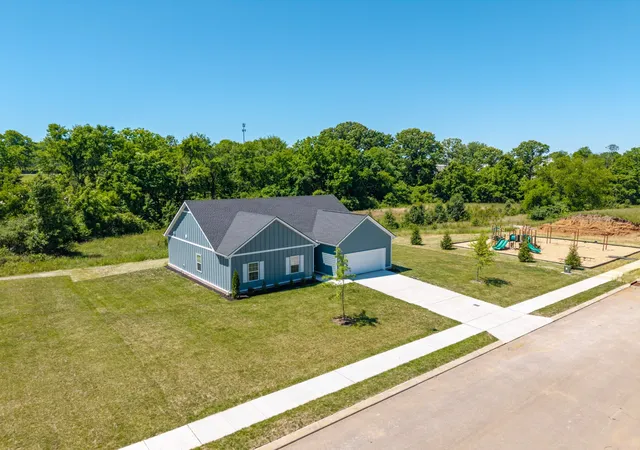 Homes for sale in Columbia, TN | 113 Centennial Lane, Columbia, TN 38401 | MLS# 3269976