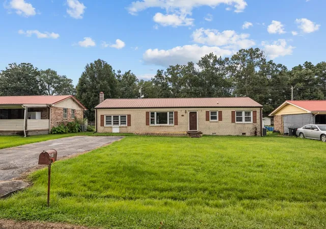 Photo 2 of Single family home for sale at 451 Carman Ave, New Johnsonville, TN 37134 | MLS# 3262736 | Listing updated on 2026-08-24