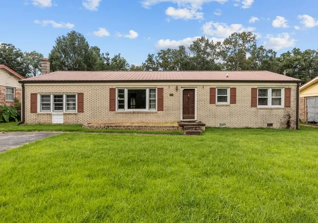 Photo 3 of Single family home for sale at 451 Carman Ave, New Johnsonville, TN 37134 | MLS# 3262736 | Listing updated on 2026-08-24