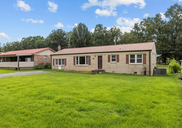 Single family home for sale at 451 Carman Ave, New Johnsonville, TN 37134 | MLS# 3262736