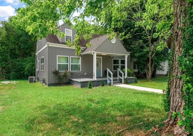 Photo 3 of Single family home for sale at 205 Garfield St, Mc Minnville, TN 37110 | MLS# 3262948 | Listing updated on 2026-08-20