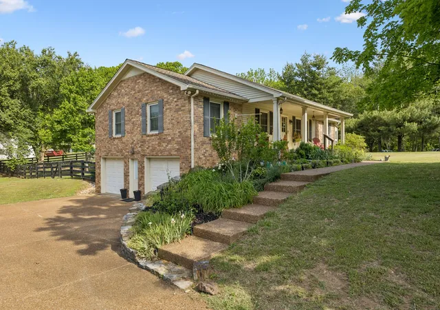 Photo 1 of Single family home for sale at 2751 Standing Oak Dr, Thompsons Station, TN 37179 | MLS# 3263160 | Listing updated on 2026-08-14